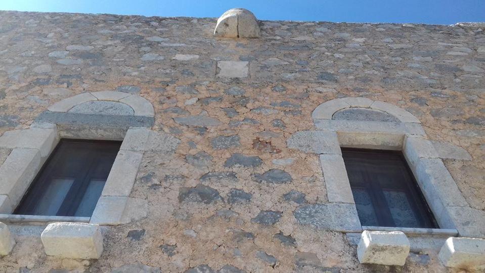 Το Πυργοσπιτο Τησ Αννεζουλασ Annezoula'S Castle Villa Agios Athanasios  Esterno foto